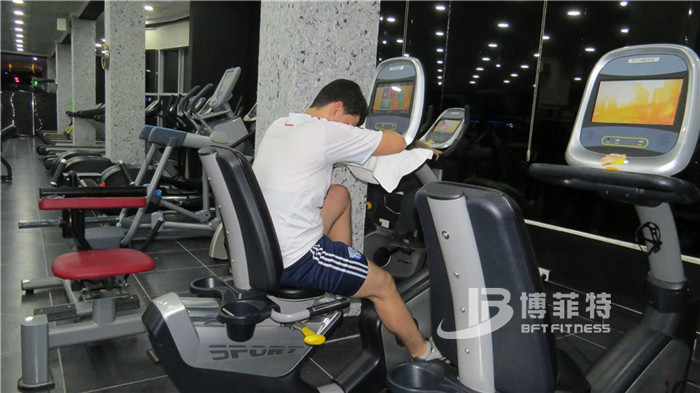 91大香蕉在线播放臥式健身車