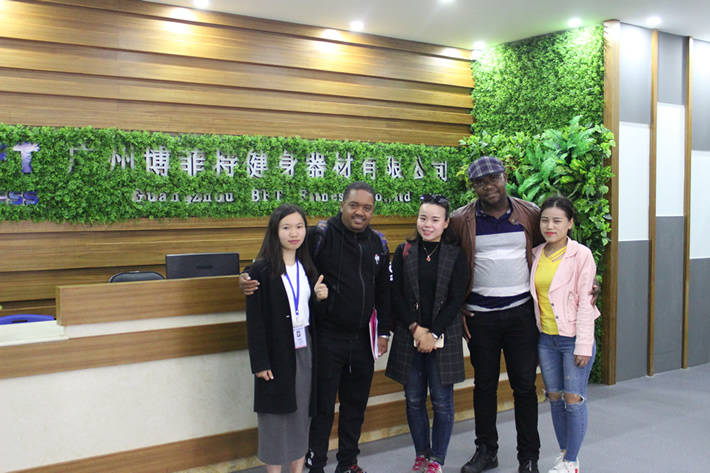 馬拉維客戶來中國找香蕉在线视频网站大香蕉精品视频